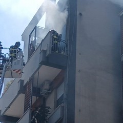 L'incendio in via Taranto a Andria