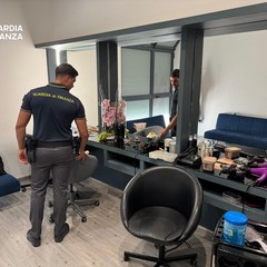 Guardia di finanza, sequestro salone estetico