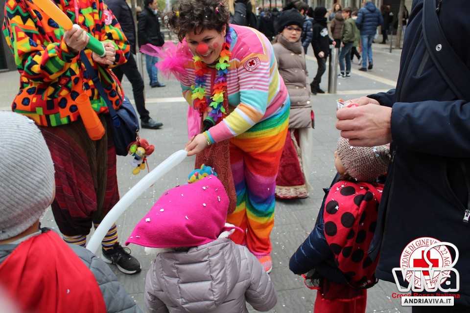 La Croce Rossa Italiana organizza la pentolaccia per i bambini