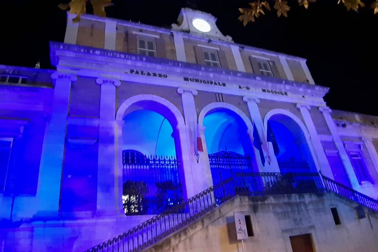 Illuminazione natalizia per Palazzo di Città e piazza Municipio