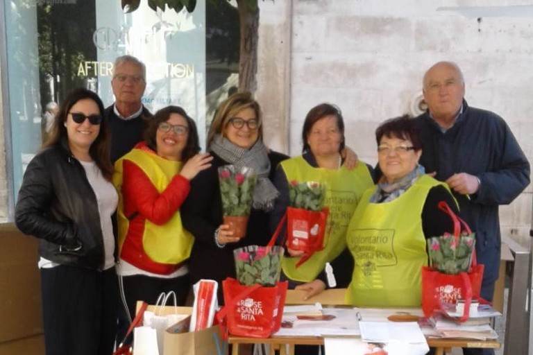 Mimmo Cassetta con gli Amici delle Rose di Santa Rita