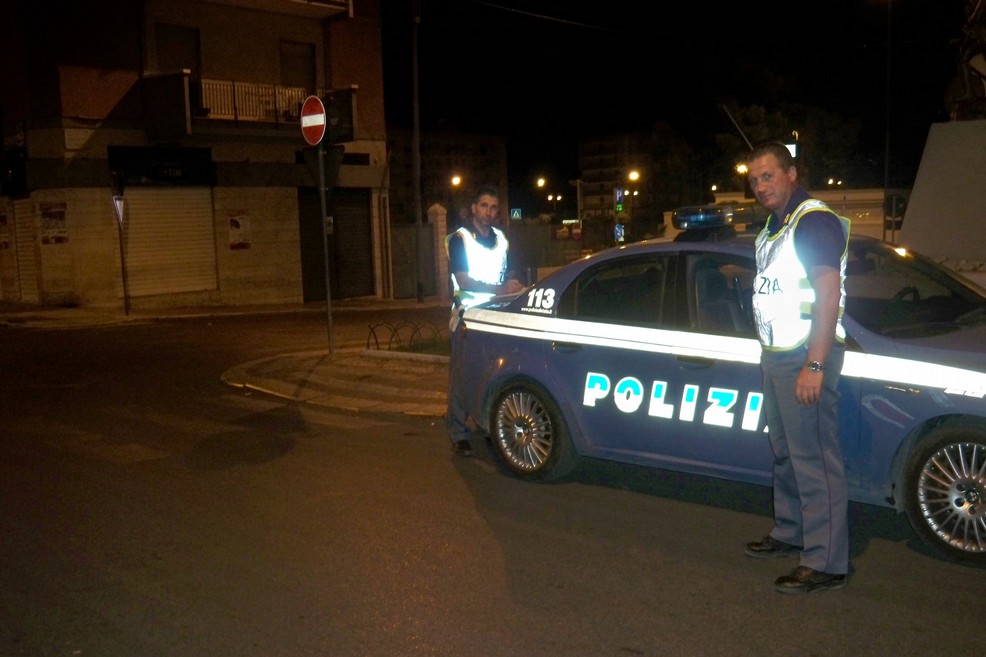 agenti della Polizia di Stato