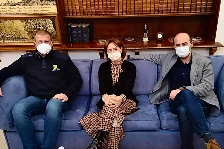 La Sindaca Bruno tra il collega di Corato ed il Presidente del Parco dell'alta Murgia