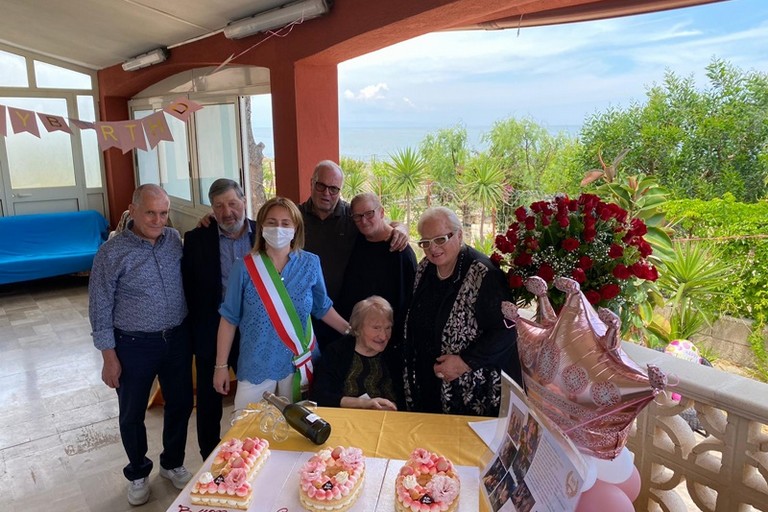 Il Sindaco Bruno festeggia la centenaria Francesca Di Bari