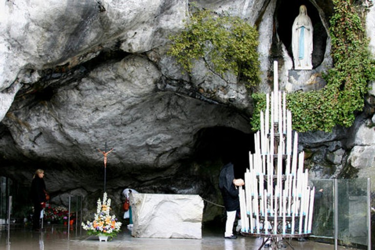 Festa della Madonna di Lourdes: processione e Santa Messa nella chiesa Cattedrale