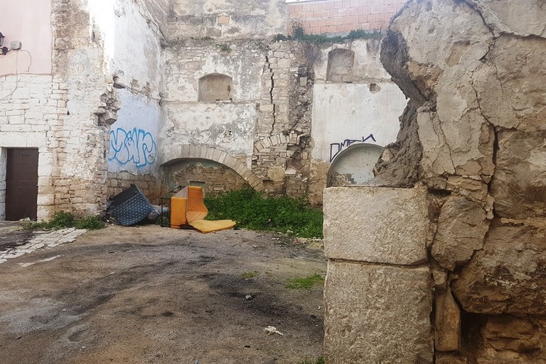Così muore il centro storico di Andria. <span>Foto Riccardo Di Pietro</span>