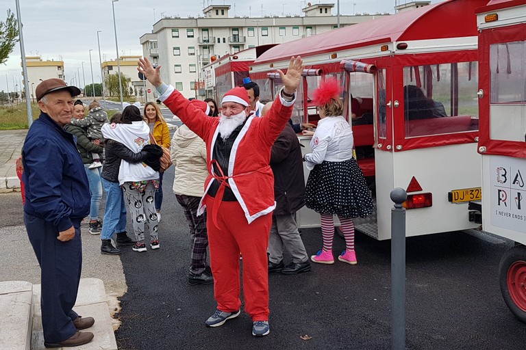 Babbo Natale con il Trenino della Felicità