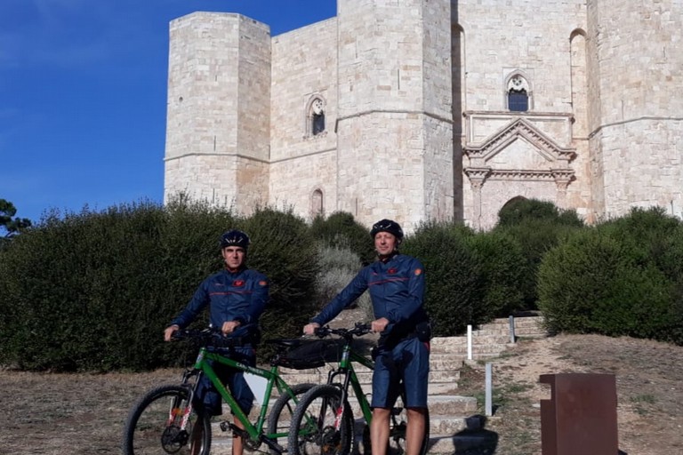 Pattuglia di Carabinieri in mountain bike