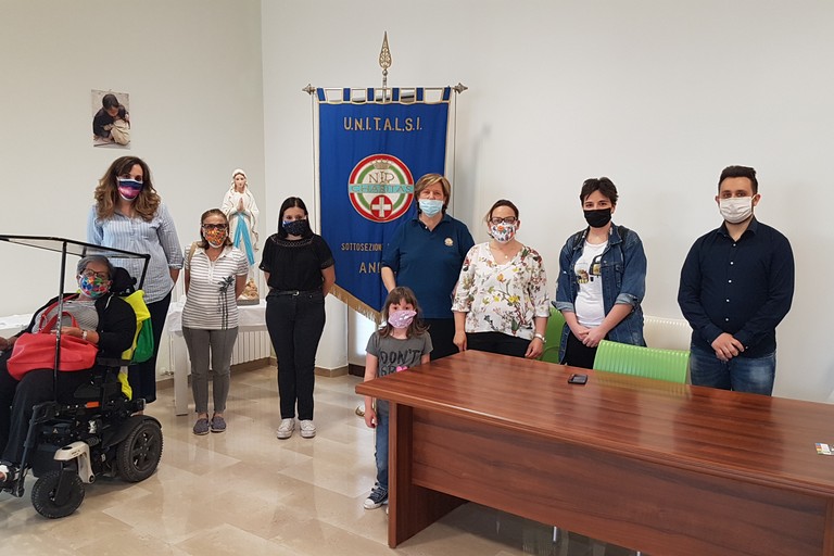 Foto con i volontari dell'Unitalsi e i giornalisti di AndriaViva
