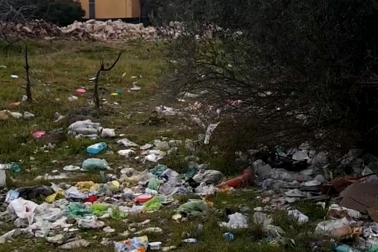 Rifiuti in zona Martinelli