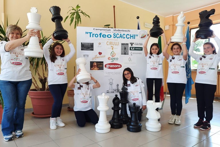 Squadra femminile scacchi scuola 