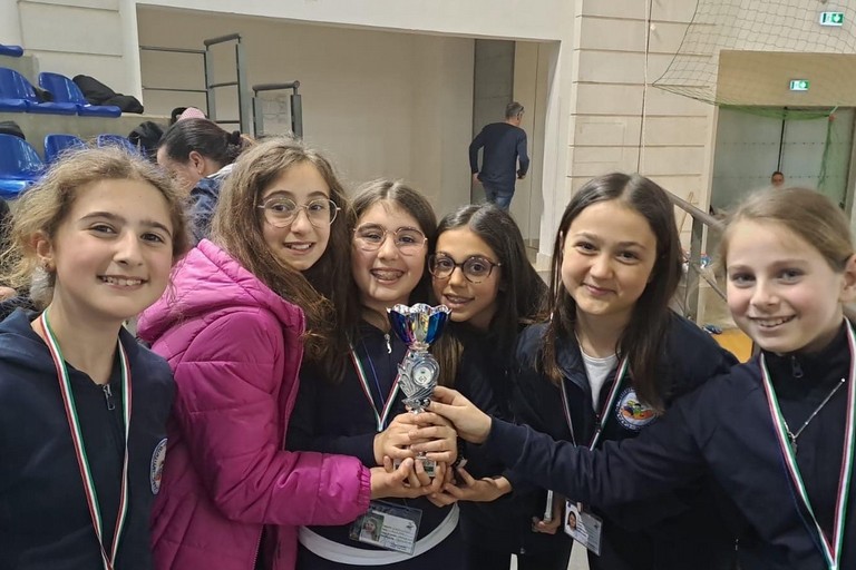 Le “Regine” della scuola “Verdi” conquistano il terzo posto alla fase regionale del Trofeo scacchi scuola