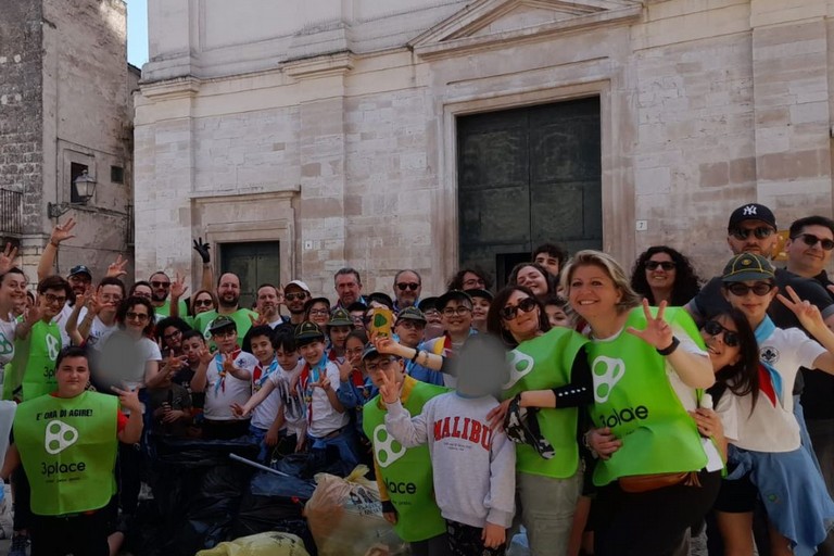 Volontari di 3place nella quinta azione di cleanup quartiere San Nicola di Andria