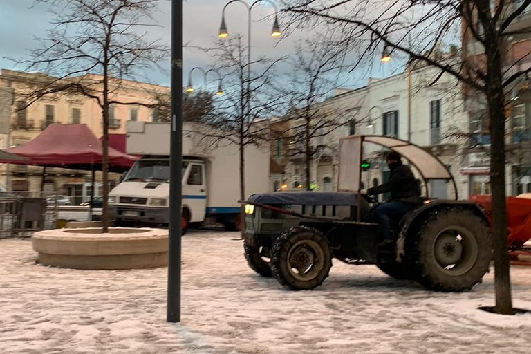 Operazioni di ripulitura di Piazza Catuma