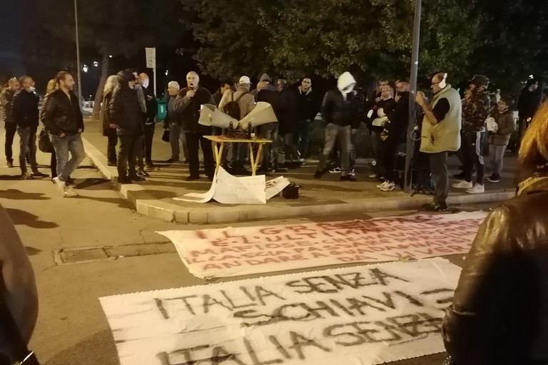 Manifestazione contro il Green pass ad Andria presso il Largo Torneo