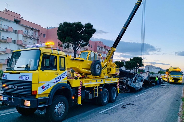 sp 231 corsia Corato Andria per camion incendiato