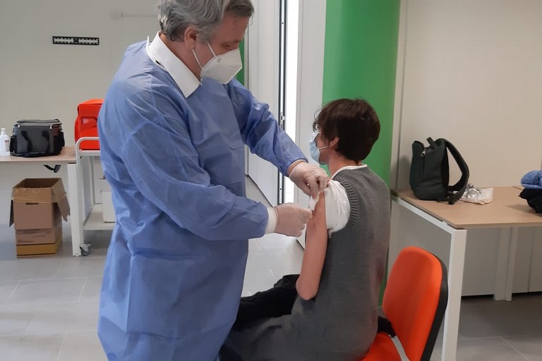 Iniziata la fase 2: vaccinati al Liceo Classico ed al Dopo di Noi