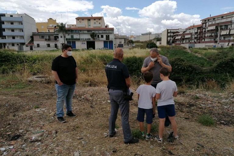Polizia di Stato con rappresentanti di Onda d'urto onlus