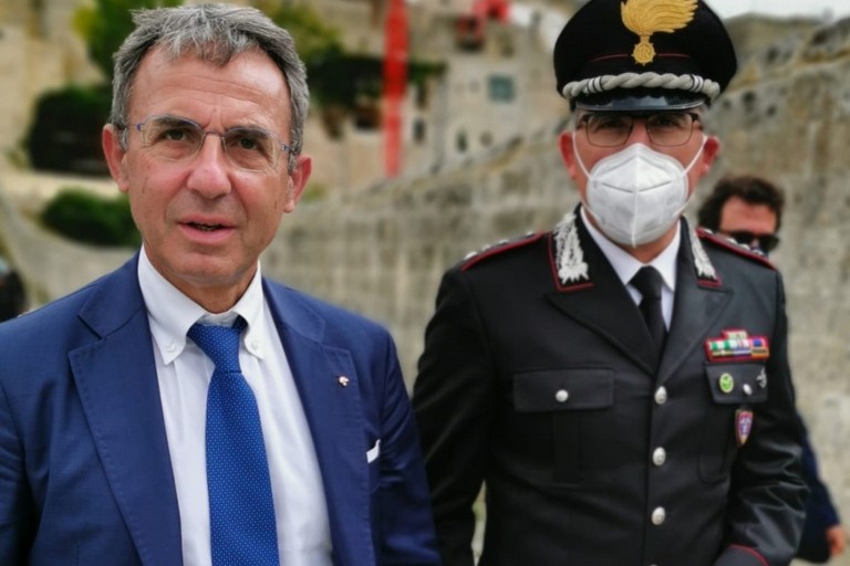 da sx il Ministro Costa con il Ten. Col. Palomba dei Carabinieri Forestali