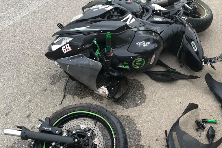 la motocicletta distrutta