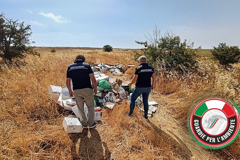 Abbandono di rifiuti nel Parco Nazionale dell'Alta Murgia: non si ferma l'emergenza degli scarichi abusivi