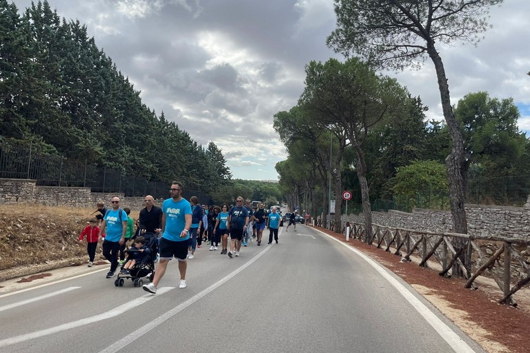 Oltre 200 partecipanti alla “Fitwalking For AIL” a Castel del Monte