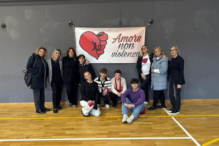 Liceo Carlo Troya e l’associazione “Amiche per le amiche”