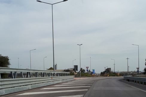 grossi massi alle rotatorie della provinciale Andria Trani