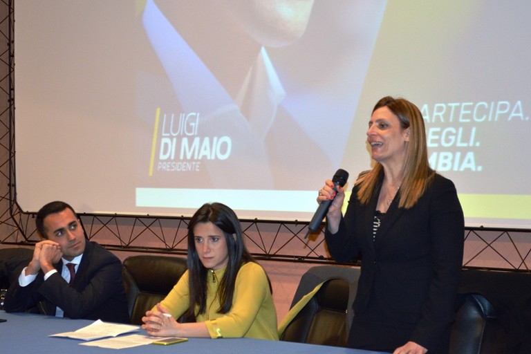 Luigi Di Maio con Antonella Laricchia e Angela Piarulli