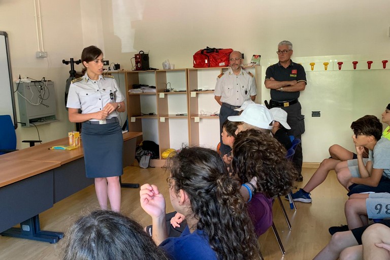 La Finanza incontra i ragazzi aderenti al progetto di Protezione Civile
