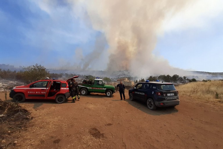 incendio sull'altopiano murgiano