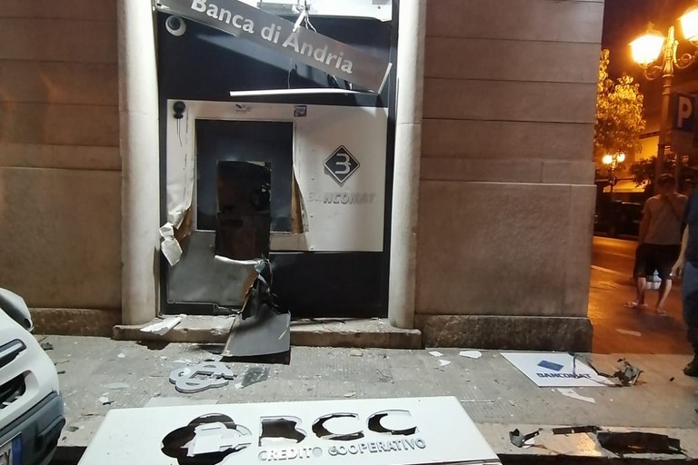 Esplosione alla BCC di Andria in viale Don Sturzo