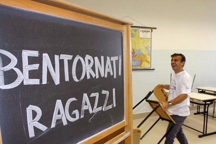 Campanella scuola lavagna bentornati ragazzi