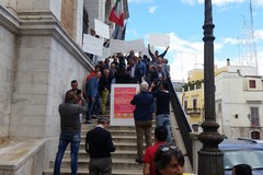 Comunali 2015, protesta del centrosinistra a Palazzo di Città