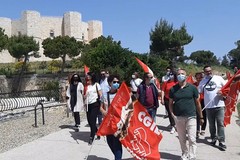 La rabbia degli addetti di Nova Apulia in presidio davanti a Castel del Monte