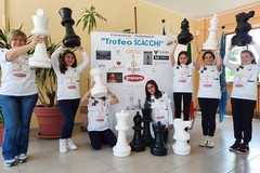 La squadra femminile di scacchi della scuola "Verdi" in partenza per la fase nazionale