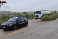 Carabinieri effettuano servizi di controllo ad autobotti cariche di olio d'oliva