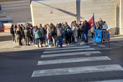 Protesta dei lavoratori della Sanitaservice Asl Bat davanti al “Bonomo” di Andria