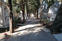 Ancora senza luce le centinaia di lampade votive al Cimitero di Andria
