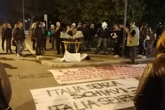 Manifestazione contro il Green pass: un centinaio i partecipanti al Largo Torneo