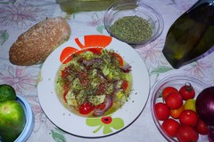Acquasale e pomodoro, piatto povero d’estate