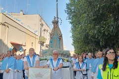 Come tradizione una folla di fedeli alla processione della Madonna dell'Altomare