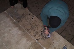 CasaPound ripulisce il Monumento ai Caduti dai graffiti comparsi nei giorni scorsi