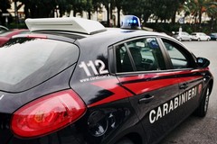 Fuggono alla vista dei carabinieri, ricerche in corso anche ad Andria