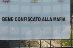 Beni confiscati alla criminalità organizzata: il Comune intende affidarli a privati