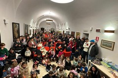 Pediatri andriesi e tifosi Curva Nord donano 200 libri alla biblioteca comunale
