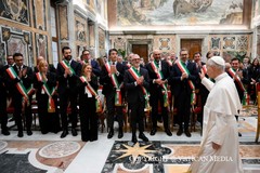 La sindaca Bruno incontra papa Leone XIV: «L’ho invitato a tornare ad Andria»