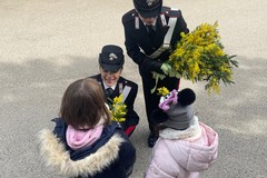 I Carabinieri festeggiano le donne