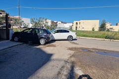 Incidente stradale tra via Malpighi e via Eugenio Barsanti. Auto distrutte ma per fortuna nessun ferito