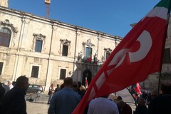 Cgil e Uil contro la manovra del Governo, sit-in davanti alla Prefettura della Bat